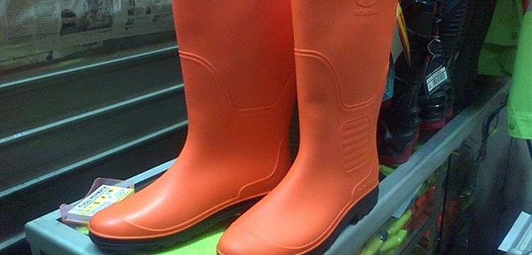 Sepatu Boot Oranye Dinas Kebersihan Dan Ppsu